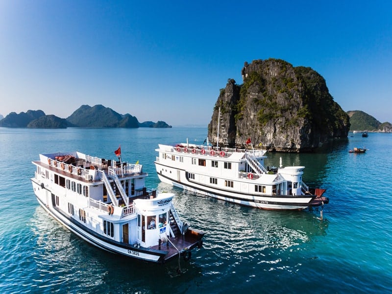 halong bay overnight cruise with bhaya