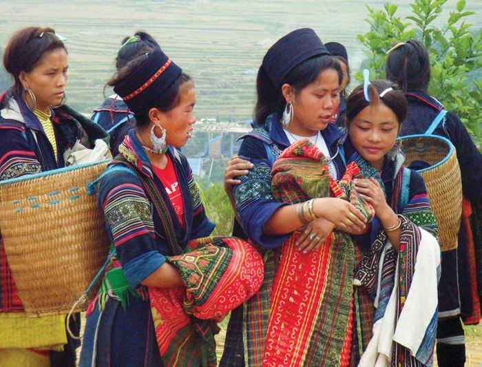 vietnam sapa traditional dress